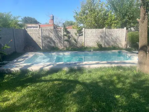 CASA EN ROLDAN CON PILETA