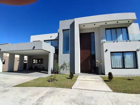 Casa en Alquiler 1 año