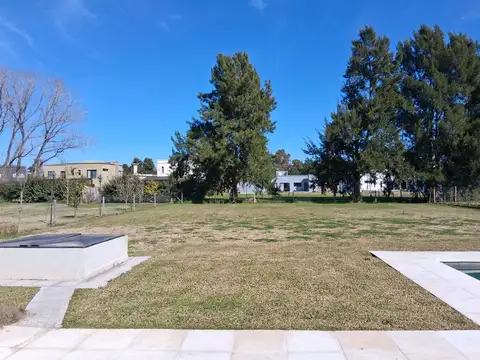 Casa en Alquiler con 1 cochera