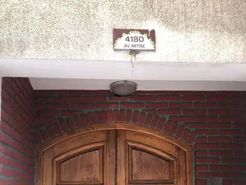 Av, Mitre 4100, Piso 2