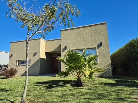CASA 6 AMBIENTES EN EL BARRIO PRIVADO SAN RAMON
