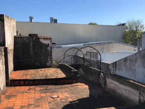 CASA LOTE PROPIO 3 AMBIENTES IDEAL REFACCION A METROS AVENIDA