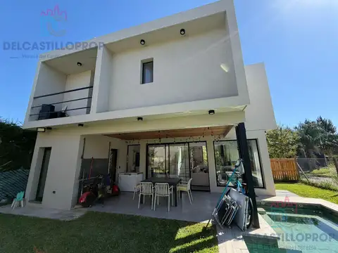 Casa 4 ambientes con 4 baños