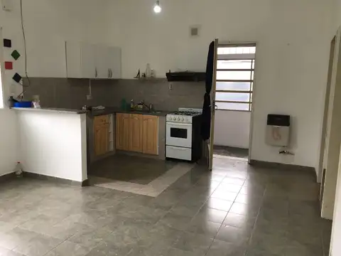 Depto Tipo Casa en Alquiler en Munro-Este, $ 650.000