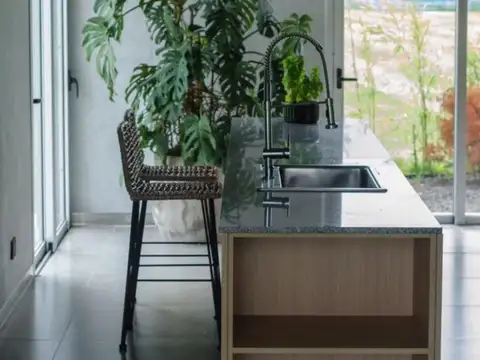 Casa en Venta con 4 cocheras