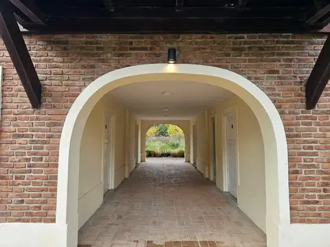 Terreno en venta de 980 m2, orientación NE, Barrio Almahue en Pilar, House 1