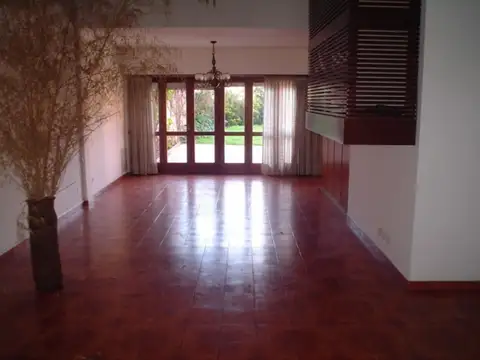 Casa 5 ambientes con 4 baños