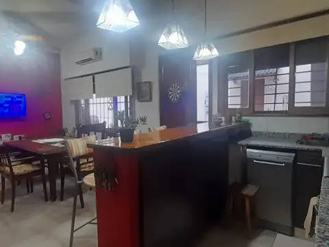 Casa 3 ambientes con 2 baños