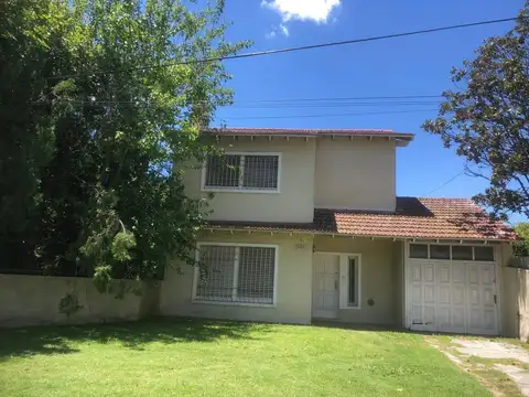 Casa 5 ambientes con 2 baños