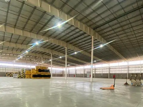 Nave industrial de 6.000 m2 en Polo Industrial Ezeiza