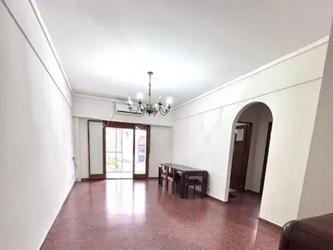 3 AMBIENTES CON DEPENDENCIA - PATIO PARRILLA - SOBRE AVENIDA