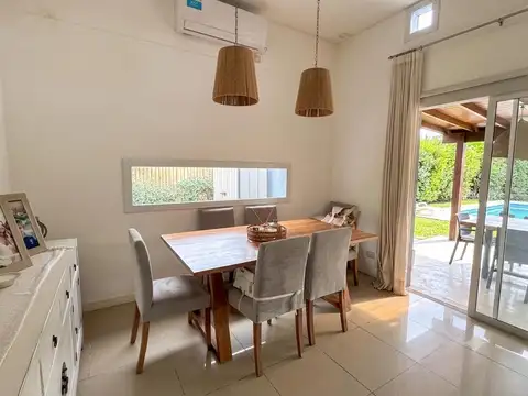 Casa 4 ambientes con 2 baños