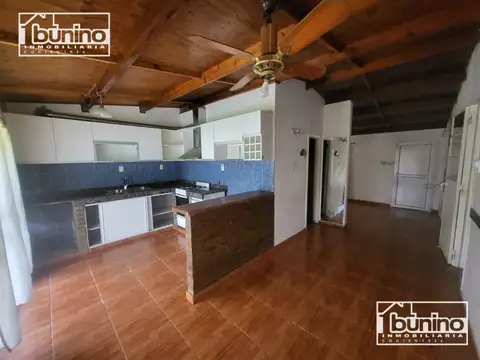 Casa 6 ambientes con 2 baños