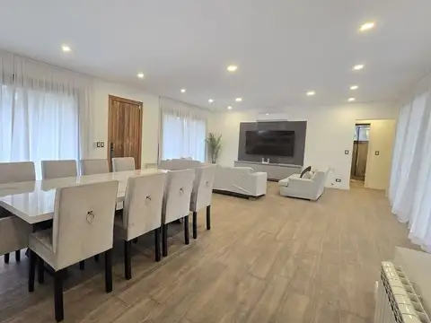 Casa 5 ambientes con 3 baños
