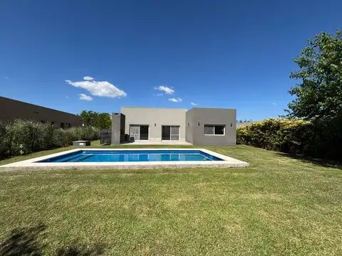 Casa con pileta en venta Barrio Norte, El Cantón. Escobar.