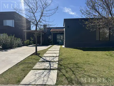 Casa en Alquiler de 3 dormitorios
