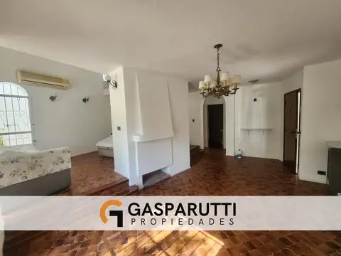 Casa en Venta con 3 cocheras