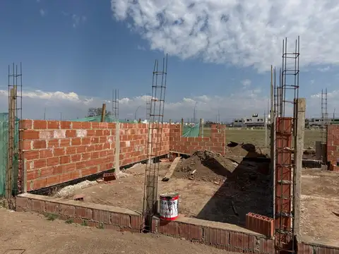 Casa 4 ambientes con 1 baño