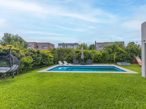 CASA | 3 DORMITORIOS | PILETA | VESTIDOR EN SUITE | COCHERA CUBIERTA | PILAR DEL ESTE