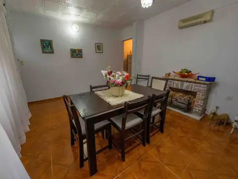 VENTA CASA 3 AMBIENTES EN CIUDADELA CON JARDIN