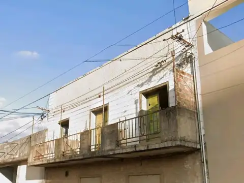 Propiedad en venta a refaccionar de varios ambientes
