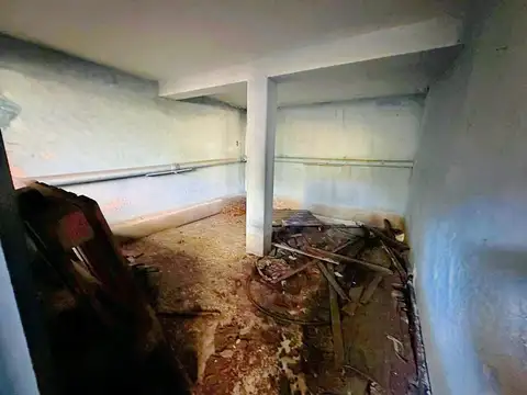 Casa 9 ambientes con 1 baño