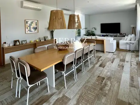 Casa 8 ambientes con 2 baños