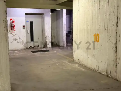 Cochera Cubierta en Venta en 13 entre 43 y Plaza Paso
