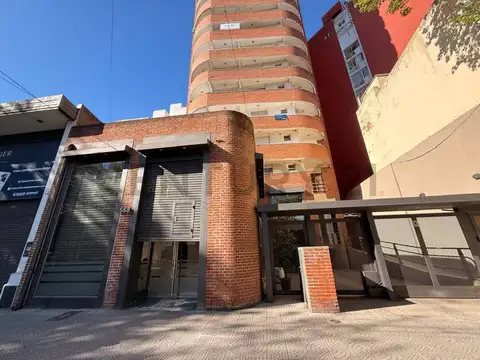Cochera Cubierta en Venta en 13 entre 43 y Plaza Paso