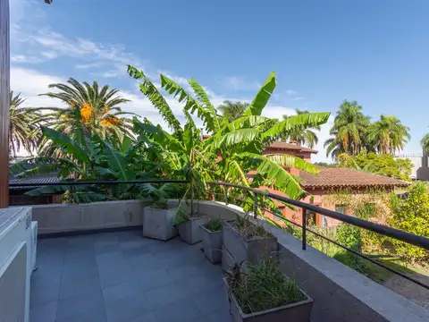 Casa en Venta con 3 cocheras