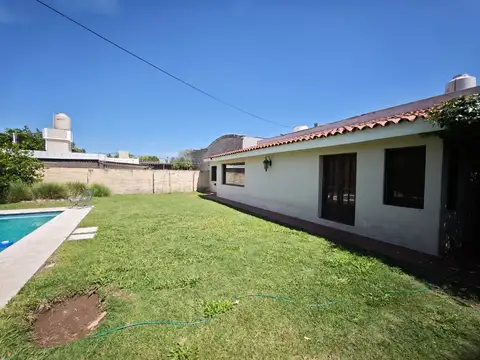 CASA 3 DORMITORIOS + PILETA B°GRANJA DE FUNES