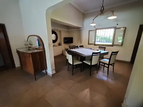 Casa 5 ambientes con 2 baños