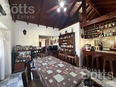 Casa en Venta con 2 cocheras