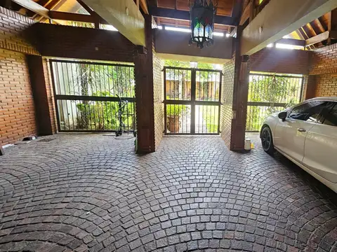 Casa 4 ambientes con 4 baños