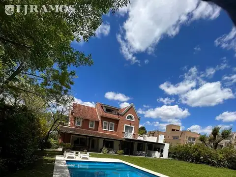 Casa 7 ambientes con 3 baños