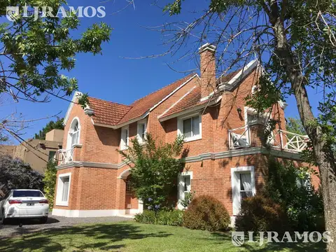 Casa en Alquiler Temporal con 2 cocheras