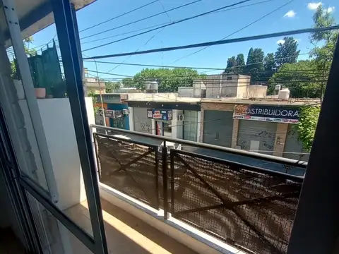 Departamento en Alquiler en Luis Guillon, $ 450.000