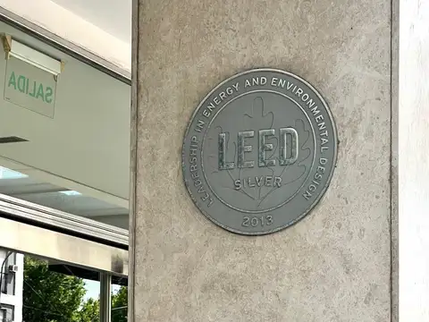 Oficina en Alquiler con 20 cocheras