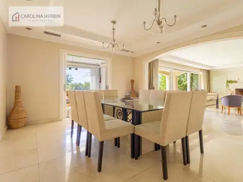 Casa 6 ambientes con 5 baños