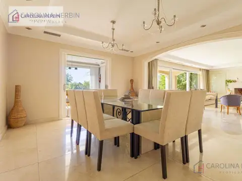 Casa 6 ambientes con 5 baños