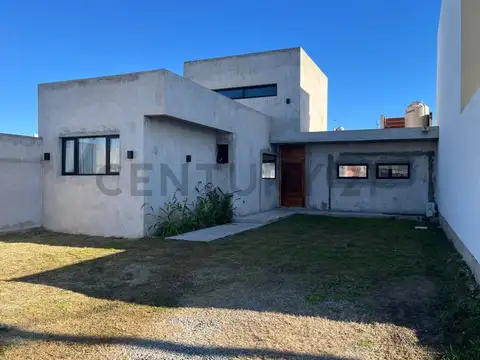 43 bis y 223 100, Piso 0