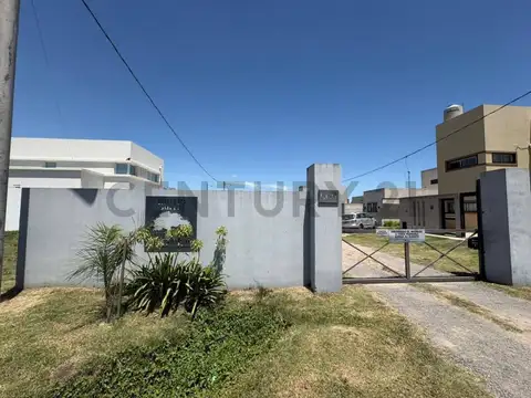 Casa en venta. Barrio Cerrado "El Ombu"