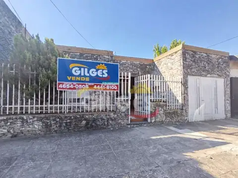 Venta de Casa 5 Ambientes con garage patio y fondo libre  en Palomar