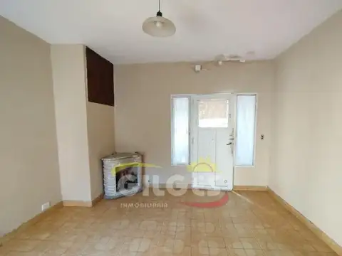 Casa 5 ambientes con 1 baño