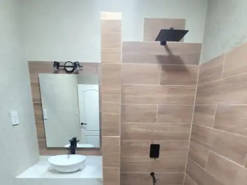 VENDO MODERNA CASA CENTRICA - CIUDAD DE SAN LUIS