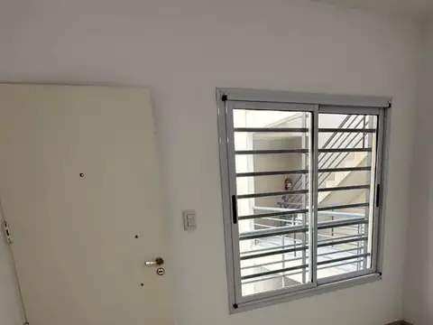 Departamento en Alquiler en Villa Luzuriaga, $ 380.000
