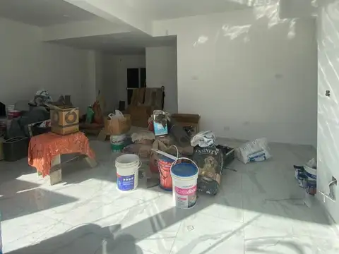 Local en Venta Via Púb.