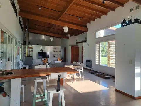 Casa 5 ambientes con 2 baños