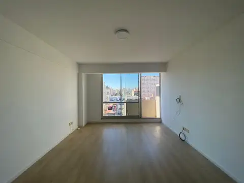 San Juan al 1800 monoambiente con balcón. San Cristobal.