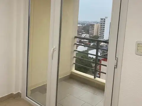 Alquiler atpo uso comercial o vivienda. Departamento monoamb con balcón